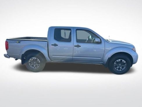 Used 2019 Nissan Frontier PRO-4X image 6