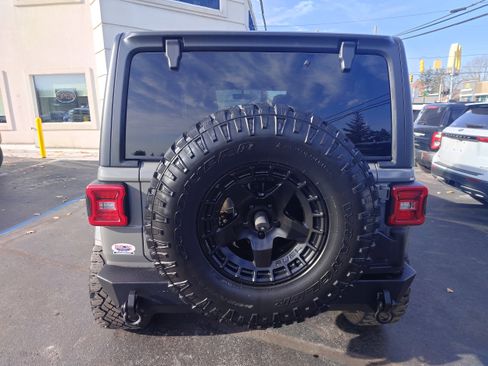 Used 2021 Jeep Wrangler Unlimited Sahara image 4