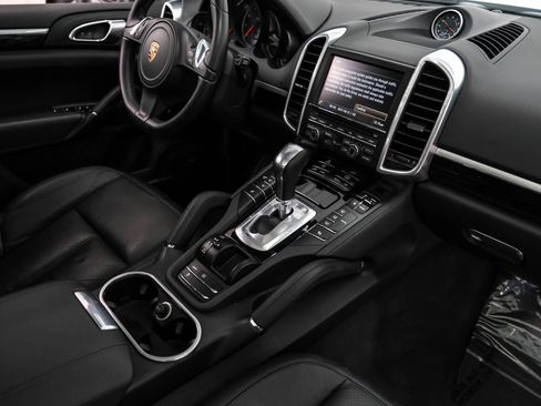 Used 2014 Porsche Cayenne Platinum Edition AWD/4WD image 23