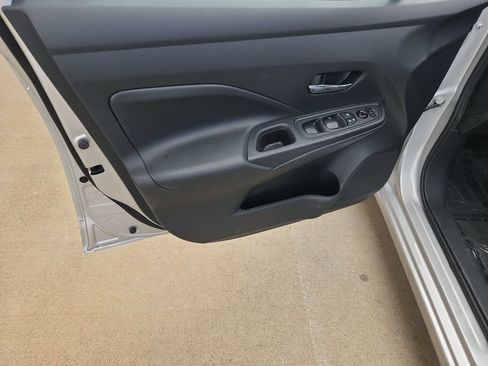 Used 2025 Nissan Versa SV FWD image 28