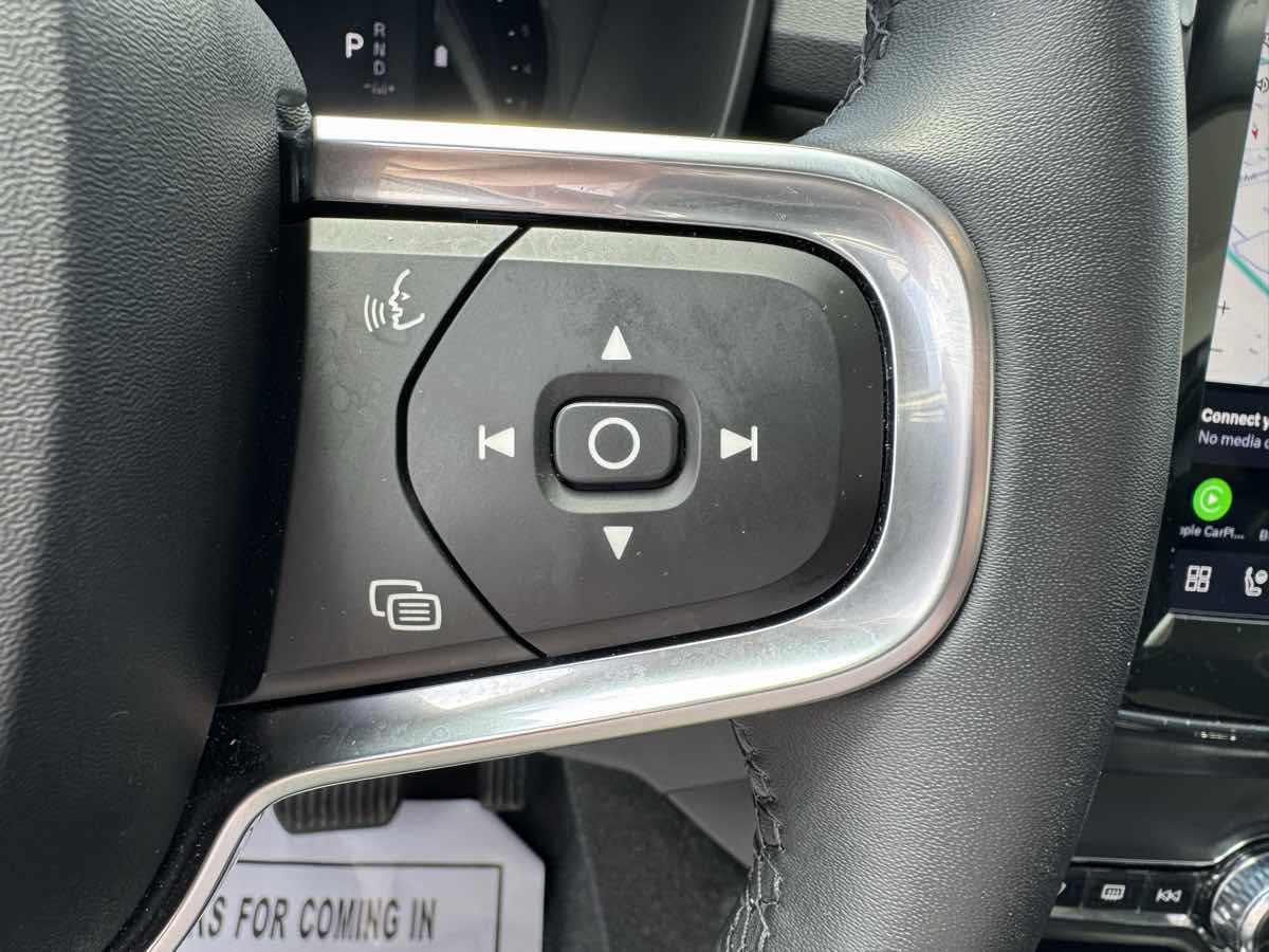 Used 2025 Volvo XC40 B5 Plus AWD/4WD image 19