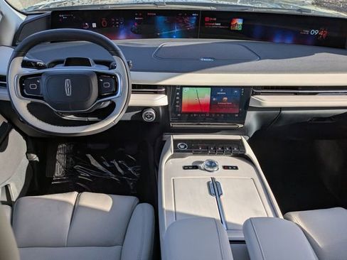 New 2026 Lincoln Navigator Premiere AWD/4WD image 15
