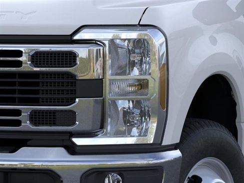 New 2026 Ford F350 XL w/ XL Chrome Package image 20