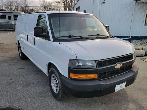 Used 2019 Chevrolet Express 3500 Extended w/ Driver Convenience Package RWD image 5
