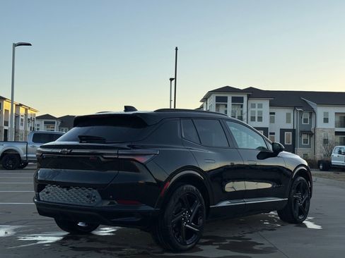 Used 2024 Chevrolet Equinox EV RS image 7