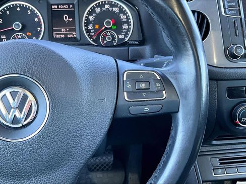 Used 2016 Volkswagen Tiguan SE image 25