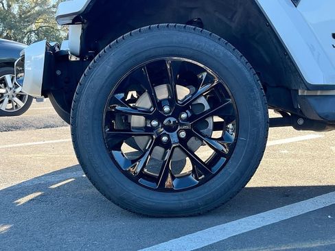 Certified 2022 Jeep Wrangler Unlimited Sahara image 26