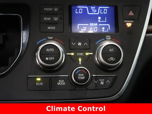 Used 2015 Toyota Sienna Limited Premium image 21