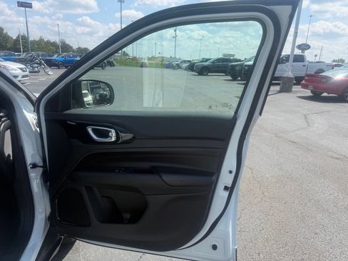 Used 2025 Jeep Compass Trailhawk AWD/4WD image 55