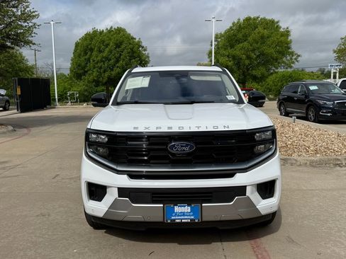 Used 2025 Ford Expedition Platinum image 9