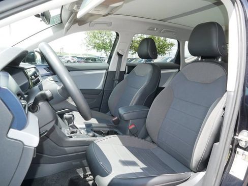 Certified 2022 Volkswagen Taos SE FWD image 15