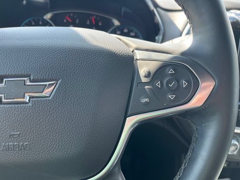 Used 2023 Chevrolet Traverse RS FWD image 18
