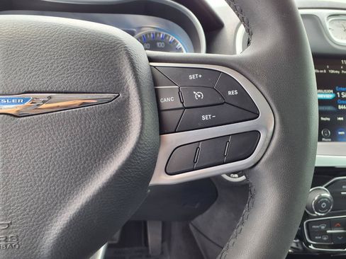 Used 2023 Chrysler 300 Touring w/ Sport Appearance Package RWD image 16