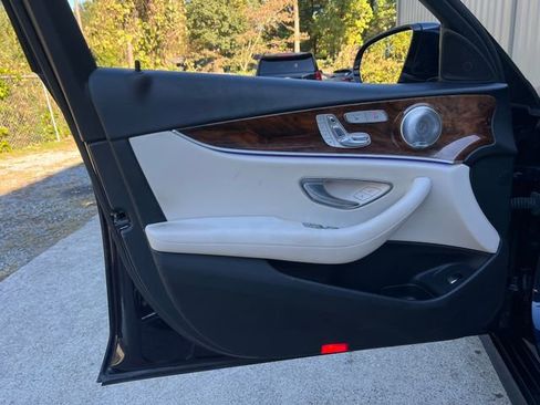 Used 2018 Mercedes-Benz E 300 image 10