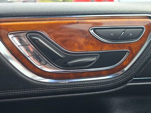 Used 2017 Lincoln Continental Select w/ Continental Climate Package image 32