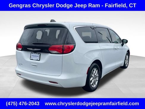 Certified 2024 Chrysler Voyager LX FWD image 7