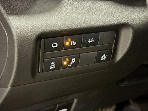 Used 2021 Nissan Kicks S image 10