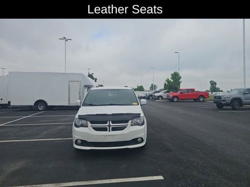 Used 2018 Dodge Grand Caravan GT FWD image 2