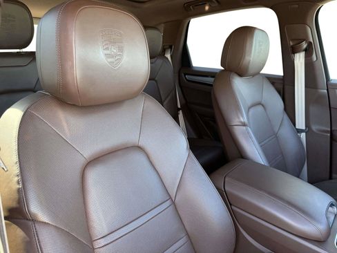 Used 2023 Porsche Cayenne Platinum Edition image 51