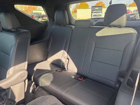 Used 2025 Chevrolet Traverse LT image 20