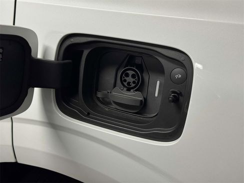 Used 2025 Volvo EX90 Plus image 4