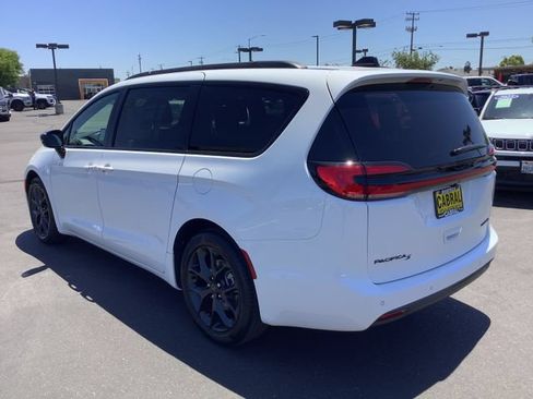 New 2027 Chrysler Pacifica Limited w/ S Appearance Package FWD image 23