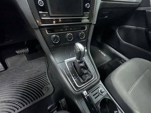 Used 2018 Volkswagen Golf S image 15