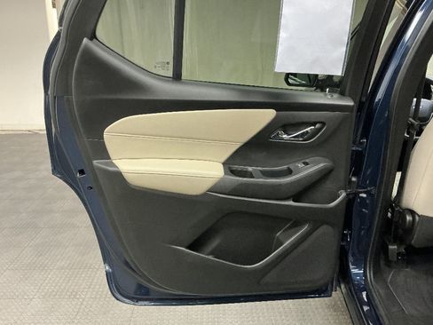 Used 2022 Chevrolet Traverse LS image 30