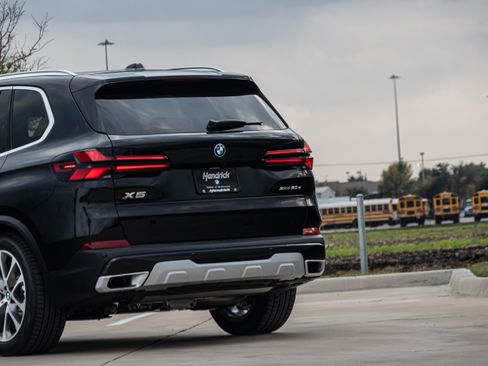 New 2026 BMW X5 xDrive50e w/ Premium Package image 6