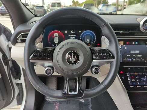 Used 2023 Maserati Grecale Modena AWD/4WD image 11