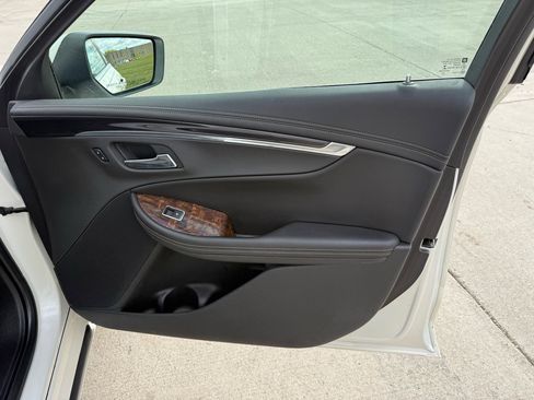 Used 2014 Chevrolet Impala LT w/ Convenience Package image 22