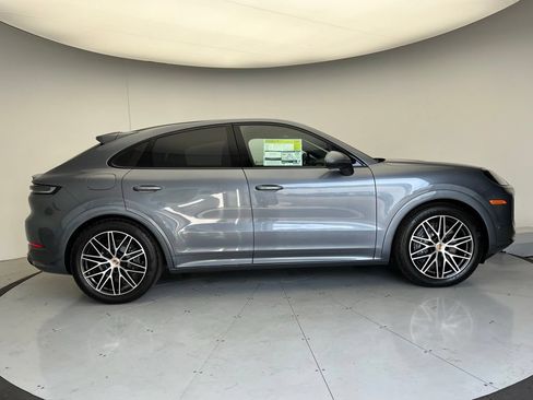 Used 2026 Porsche Cayenne E-Hybrid Coupe AWD/4WD image 23