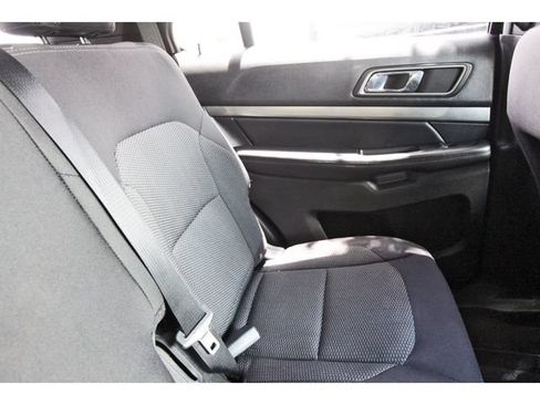 Used 2018 Ford Explorer XLT FWD image 10