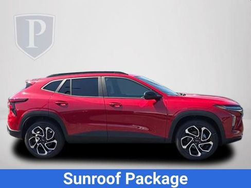 New 2026 Chevrolet Trax RS w/ Sunroof Package FWD image 5