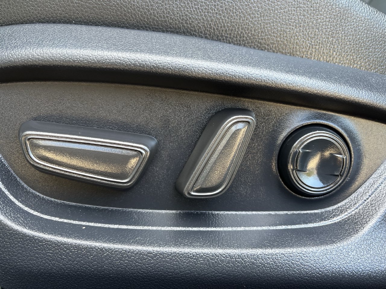 Used 2025 Toyota Camry XSE FWD image 23