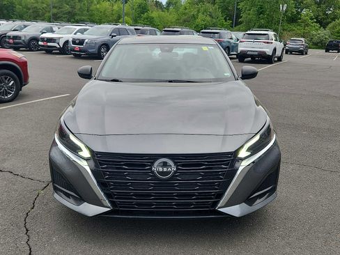 Used 2024 Nissan Altima 2.5 SV FWD image 2