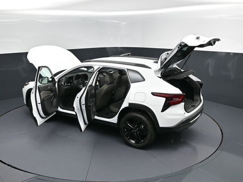 New 2026 Chevrolet Trax ACTIV w/ Driver Confidence Package image 2