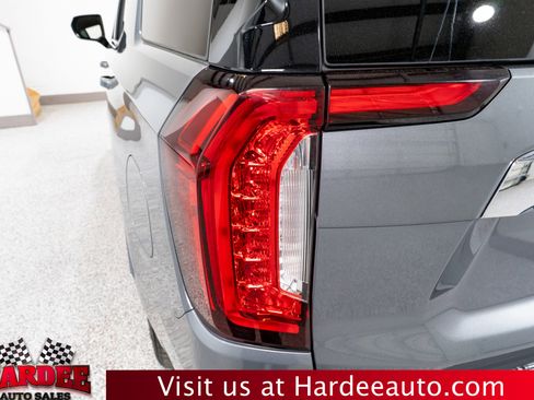 Used 2022 GMC Yukon SLE RWD image 9