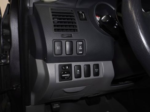 Used 2015 Toyota Tacoma 4x4 Access Cab V6 w/ TRD Sport Package image 18