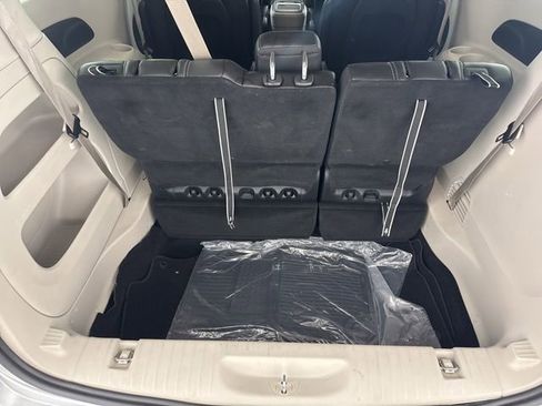 Used 2024 Chrysler Pacifica Touring-L image 22