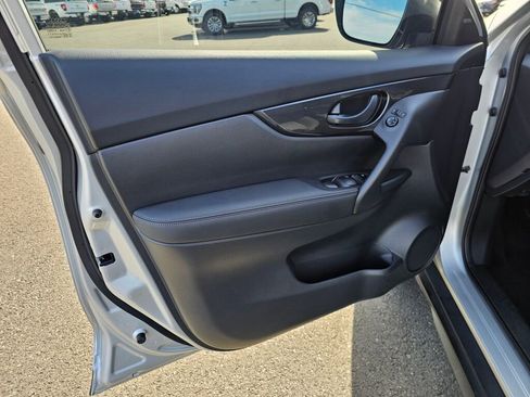 Used 2019 Nissan Rogue S AWD/4WD image 16