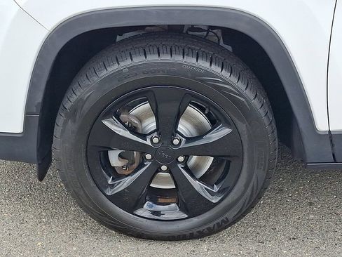 Used 2020 Jeep Cherokee Latitude Plus AWD/4WD image 8