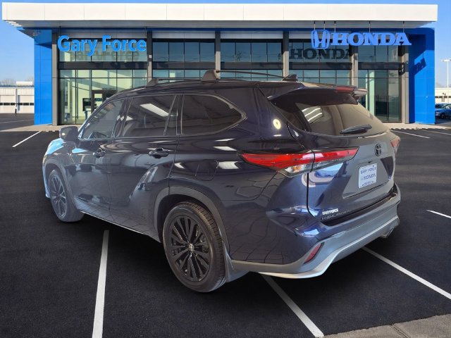 Used 2023 Toyota Highlander XSE FWD image 3