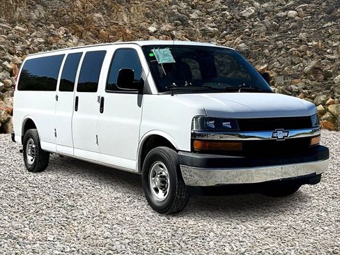 Used 2020 Chevrolet Express 3500 LT w/ LT Preferred Equipment Group image 10
