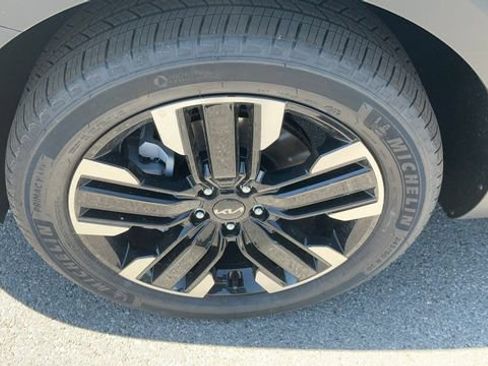 Used 2025 Kia Telluride SX w/ SX Captain's Chair Package AWD/4WD image 10