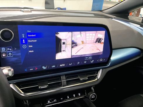 Used 2025 Chevrolet Equinox EV LT w/ Convenience Package image 17