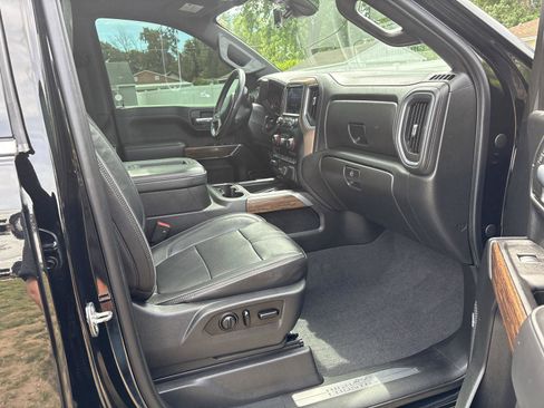 Used 2020 Chevrolet Silverado 1500 High Country w/ Technology Package AWD/4WD image 13