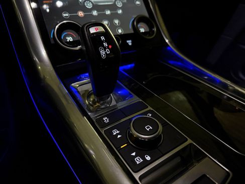 Used 2020 Land Rover Range Rover Sport HSE image 17