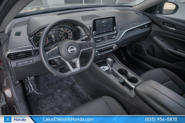 Used 2025 Nissan Altima 2.5 SV FWD image 17