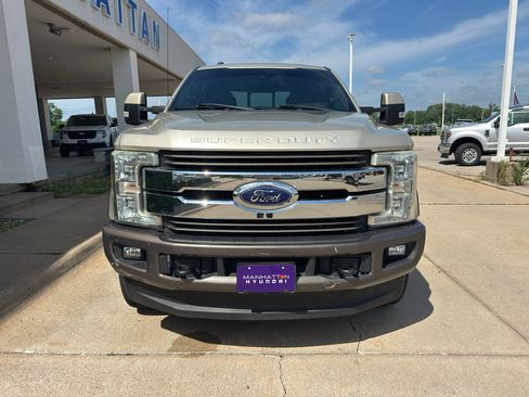 Used 2017 Ford F250 King Ranch w/ FX4 Off-Road Package AWD/4WD image 8